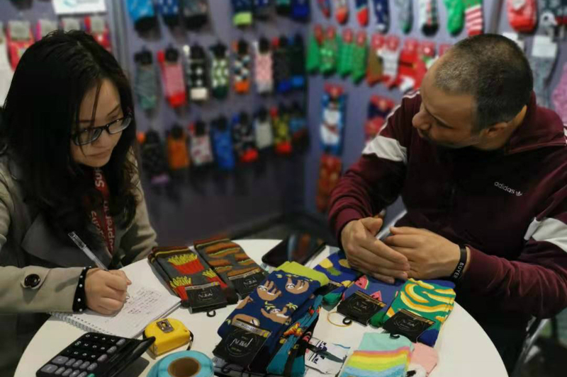 綠時(shí)業(yè)務(wù)員奔赴美國參展