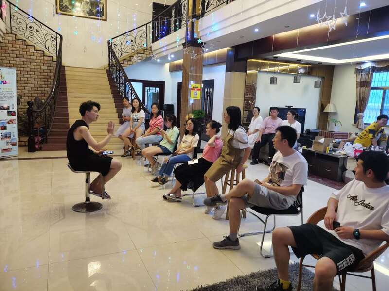 輕松室內趣味轟趴小團建