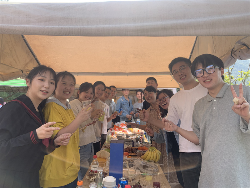 優勝五部開展燒烤團建活動